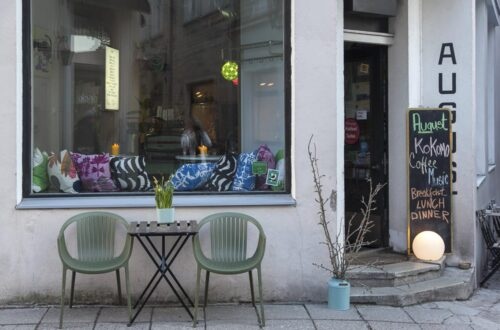 Kohvik August Tallinnassa on ihana aamiaispaikka, ravintola ja baari