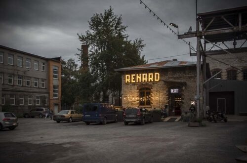 OneSixty ravintola Tallinnassa on smokehouse jonka seinässä lukee Renard