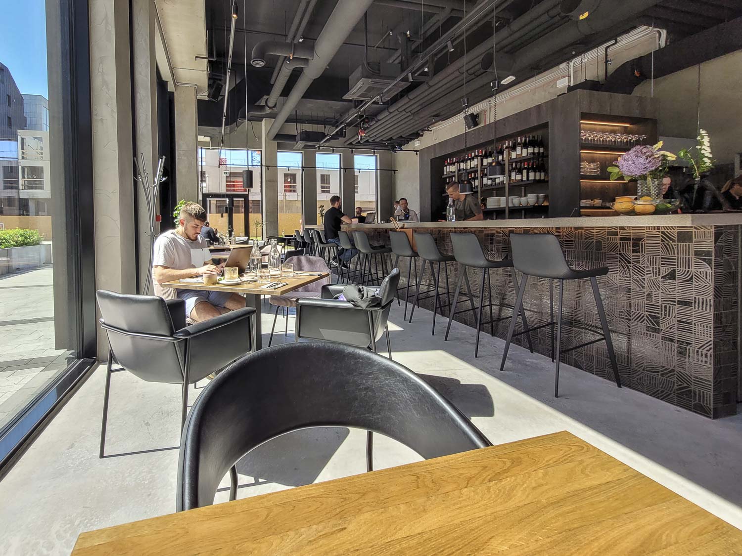 Ravintola lähellä satamaa UDU