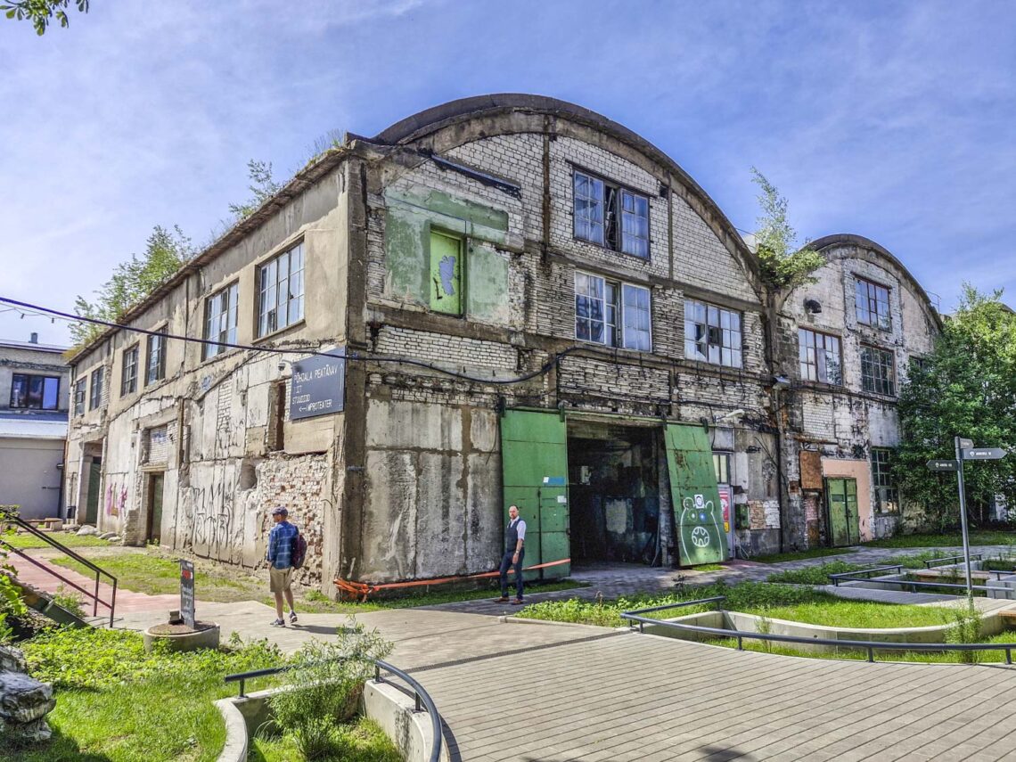 Põhjala tehas on boheemi ja taiteellinen luova keskus Koplissa.