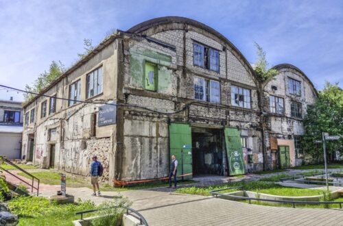 Põhjala tehas on boheemi ja taiteellinen luova keskus Koplissa.