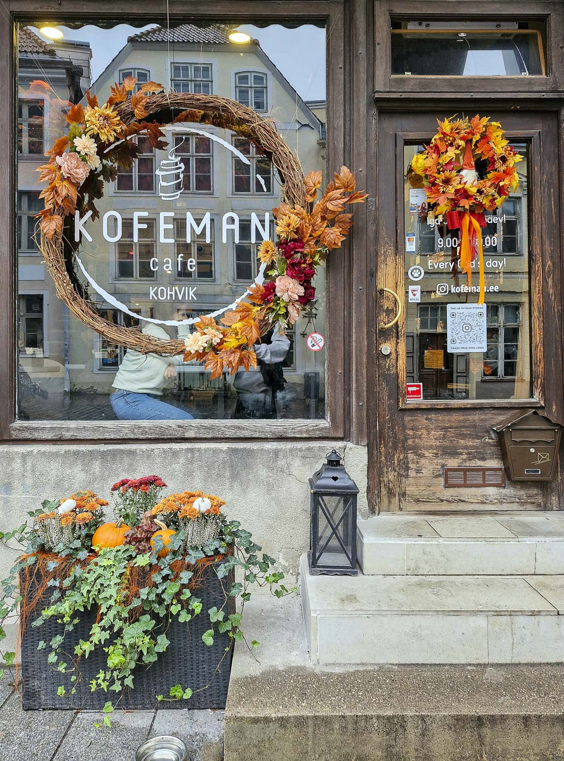 Matala sesonki Tallinnassa – ihania koristeita kaupungin kahviloissa ja kaupoissa